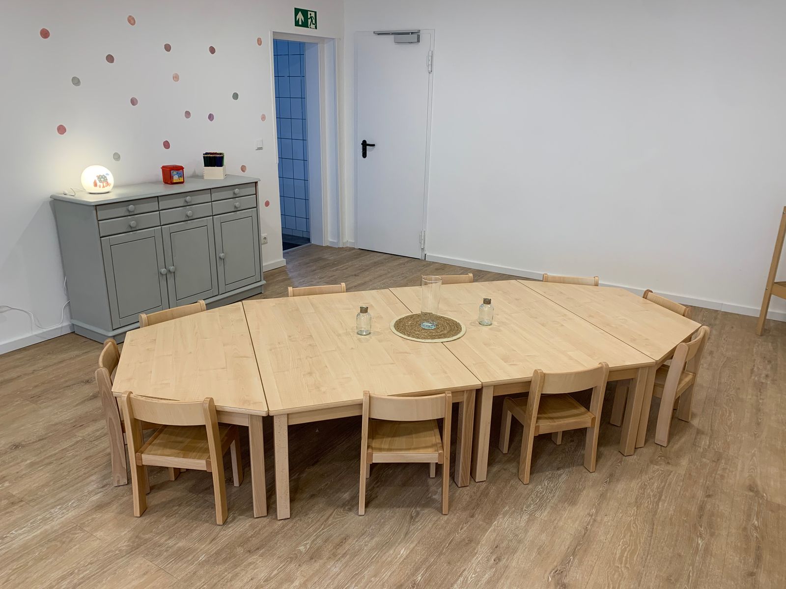 Gruppenraum Esstisch